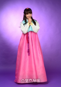 Reply-1997-s-Seo-In-Guk-and-A-Pink-s-Eunji-look-like-a-cute-couple-in-hanbok-s-for-Chuseok_25